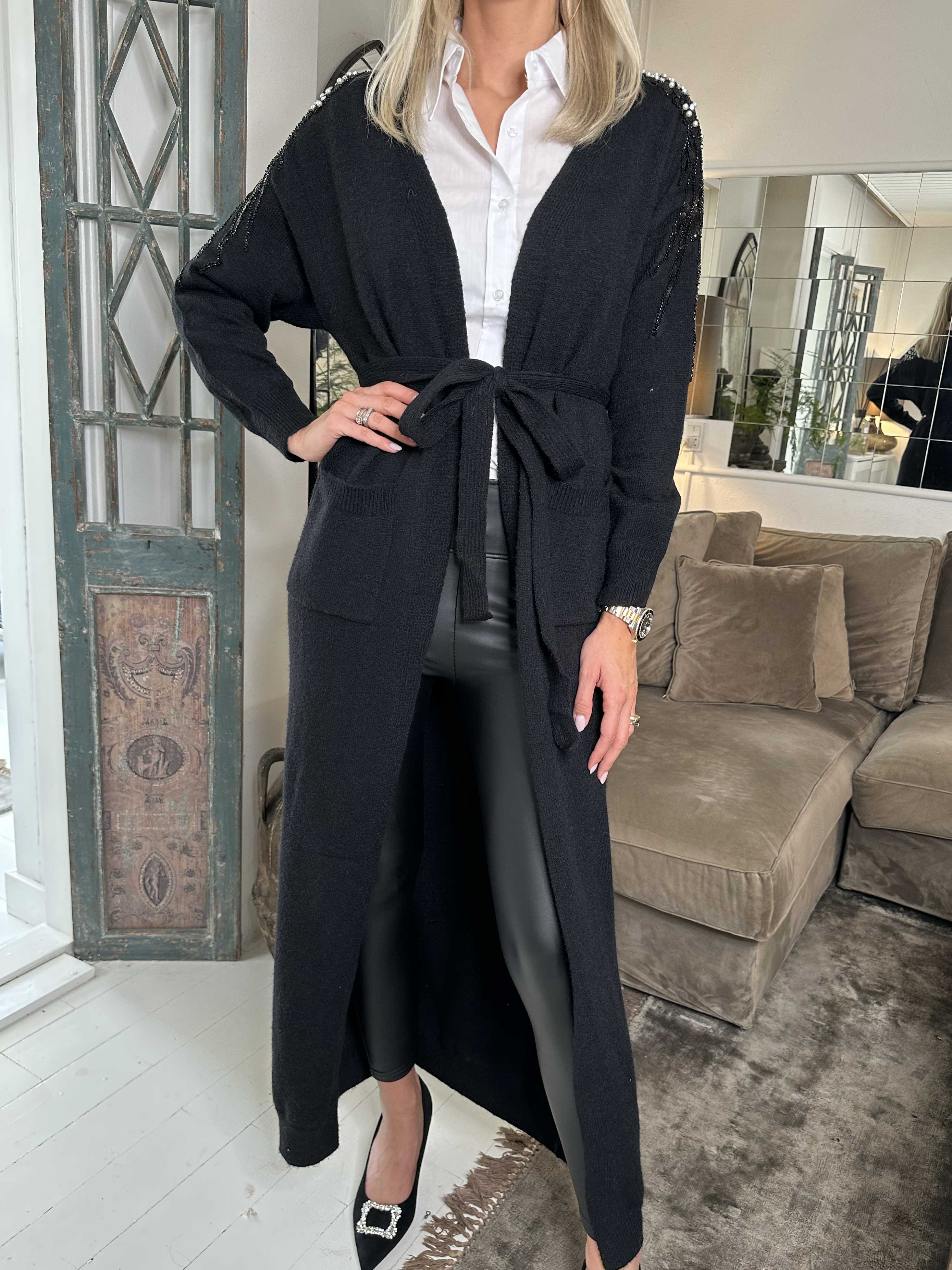 Laila Cardigan - Strikcardigan med pailletter og perler på skuldrene